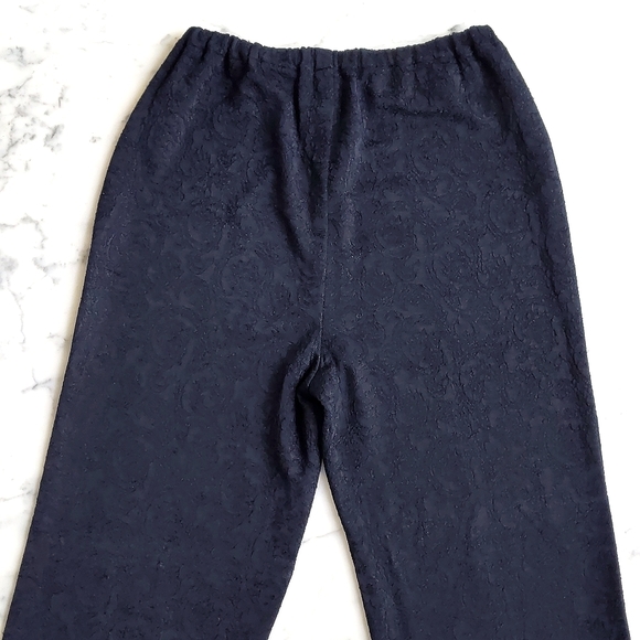 Black Lace Patterned High-Waisted Cropped Pant. - Picture 5 of 8